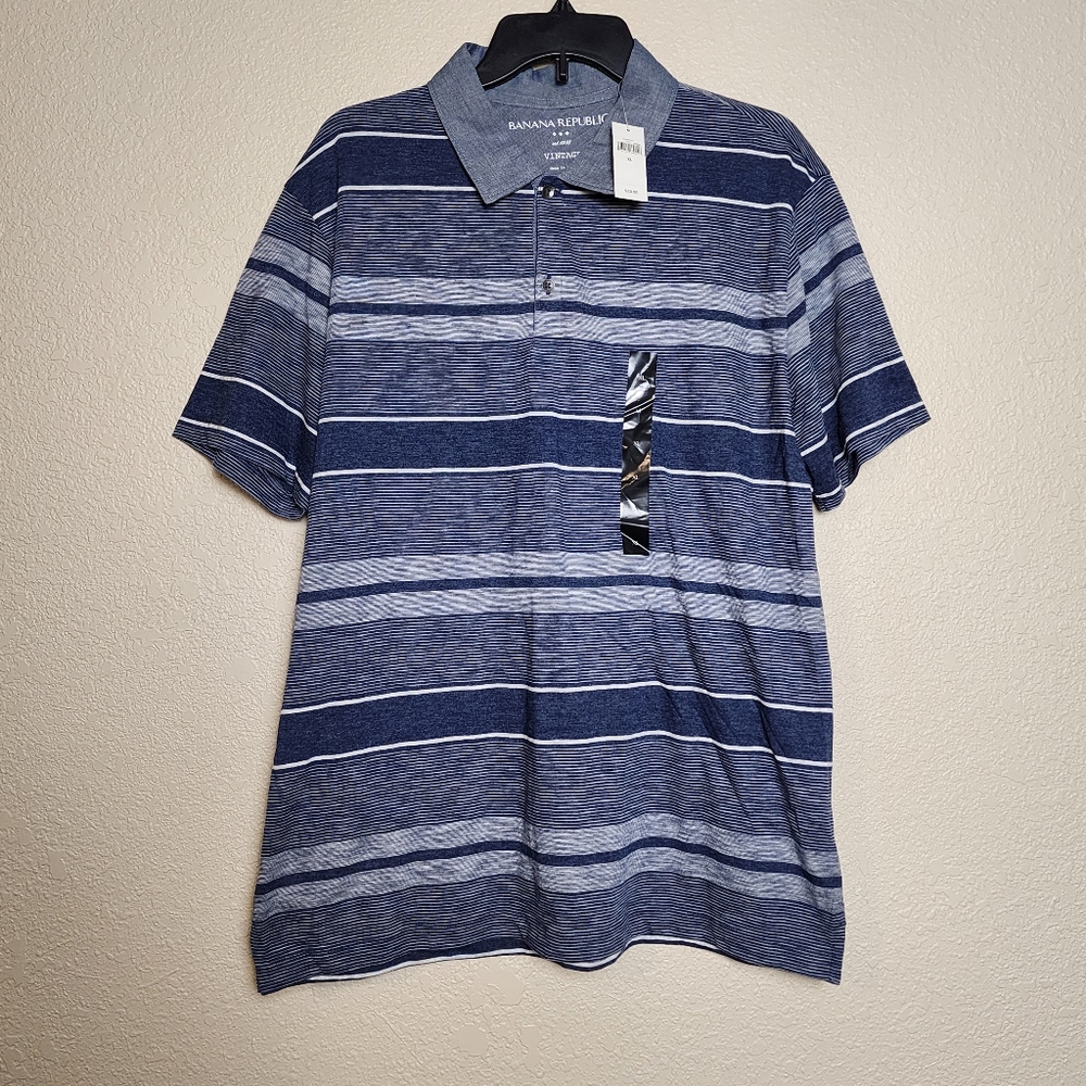 Banana Republic Men's Blue Striped Shirt XL